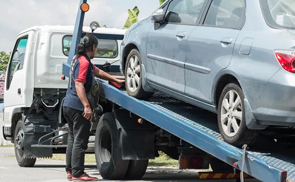 Tow truck picking up a silver SUV for junk car removal service in DeSoto, TX